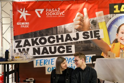 Zakochaliśmy się w nauce – walentynkowe spotkanie pełne kolorów i eksperymentów