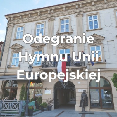 Odegranie Hymnu Unii Europejskiej z balkonu Pasażu Odkryć
